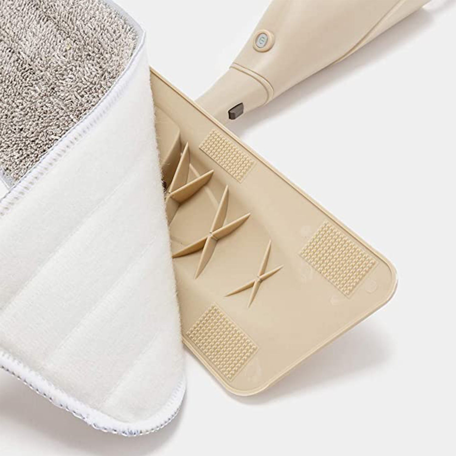 Mop with spray and removable washable pad Mop with spray and removable washable pad